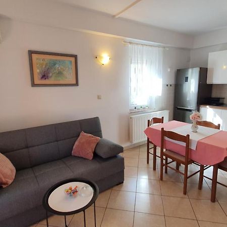 Apartment Nevenka Krk Town Exterior photo