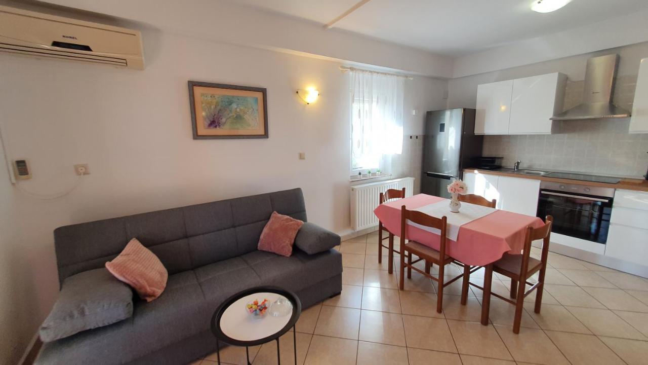 Apartment Nevenka Krk Town Exterior photo