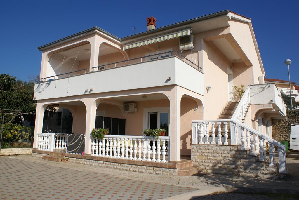 Apartment Nevenka Krk Town Exterior photo